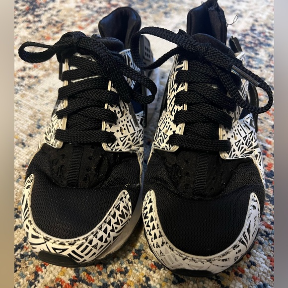 Nike Shoes - Women Air Huarache